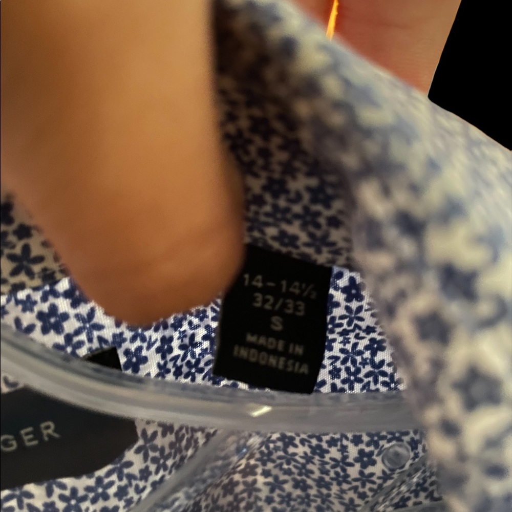 Macys exclusive Tommy Hilfiger Drop Mens size Small Button Down